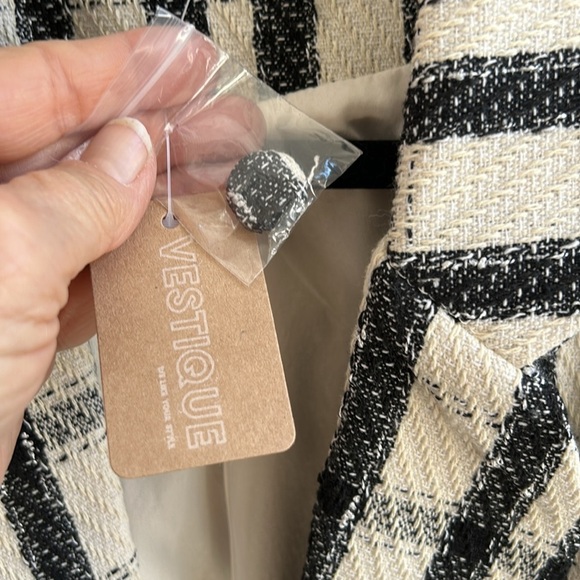 Vestique Becca Plaid Cropped Blazer Black Cream Scalloped NWT Size Medium - Picture 4 of 12